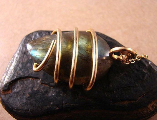 LABRADORITE CRYSTAL PENDANT MERLIN'S BRONZE 21