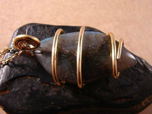 NORTHERN LIGHTS LABRADORITE CRYSTAL PENDANT MERLIN'S GOLD BRONZE 22