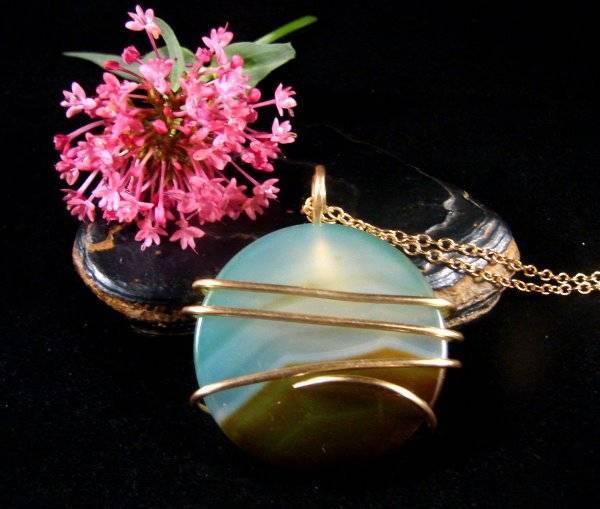 UNUSUAL AGATE HEALING PENDANT BRONZE MERLIN'S GOLD- BALANCE CHAKRAS 104