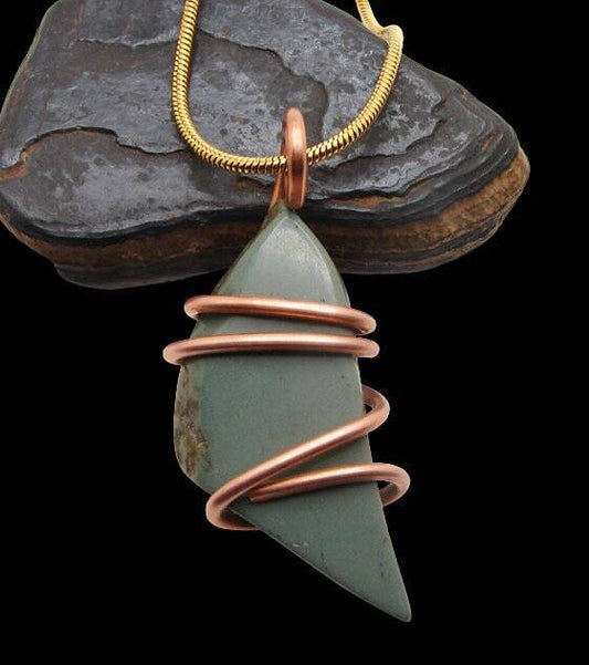 84 cts - NEW RADIANCE JASPER ART AMULET PENDANT Necklace COPPER #102