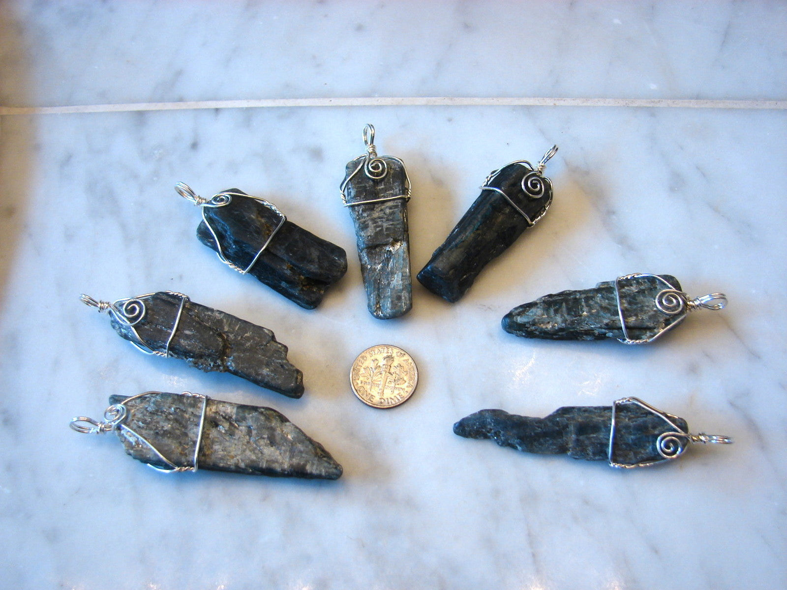 One HUGH Beautiful Natural Blue Kyanite Gemstone Pendant Necklace