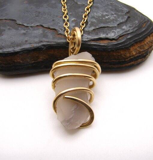 NOVACULITE PENDANT IN MERLIN'S GOLD - BE FREE AGAIN 62
