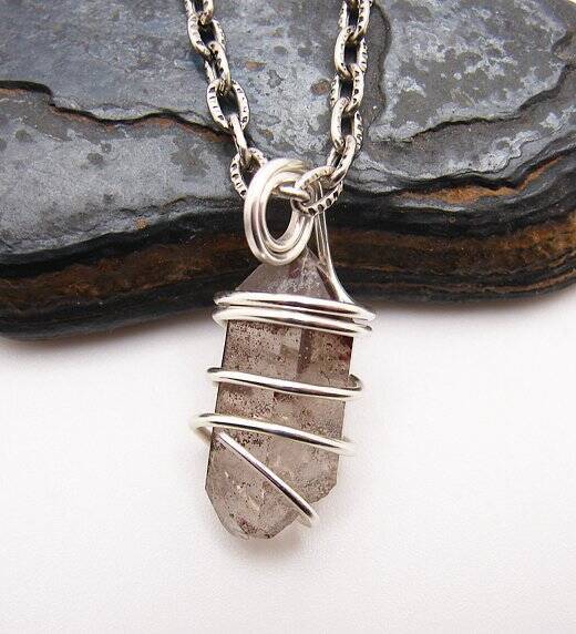 RARE BLACK DRAGON QUARTZ PENDANT IN SILVER PLATED COPPER #602