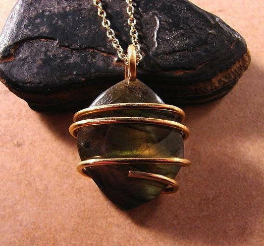 NORTHERN LIGHTS LABRADORITE CRYSTAL PENDANT MERLIN'S GOLD BRONZE 17