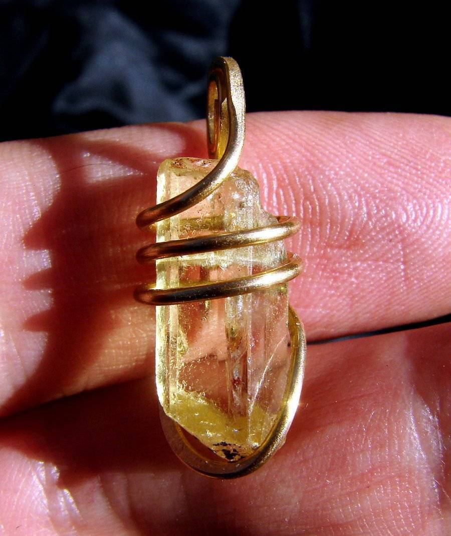 APATITE GREEN AURA CRYSTAL PENDANT MERLIN'S GOLD 35 BRONZE