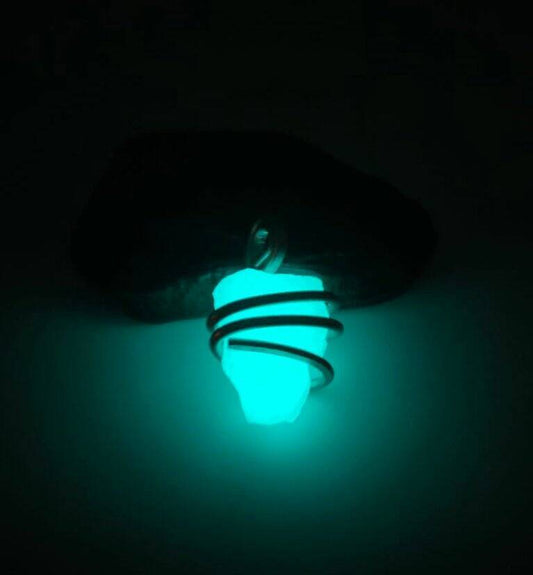 Kryptonite Glow in the Dark Glowing Rocks Pendant / Superman SuperHero Hero #62