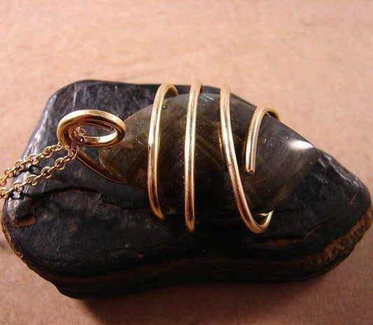 NORTHERN LIGHTS LABRADORITE CRYSTAL PENDANT MERLIN'S GOLD BRONZE 10