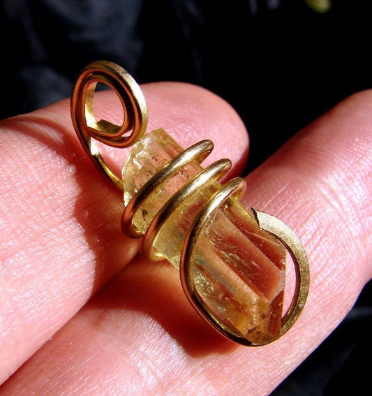 APATITE GREEN AURA CRYSTAL PENDANT MERLIN'S GOLD 35 BRONZE