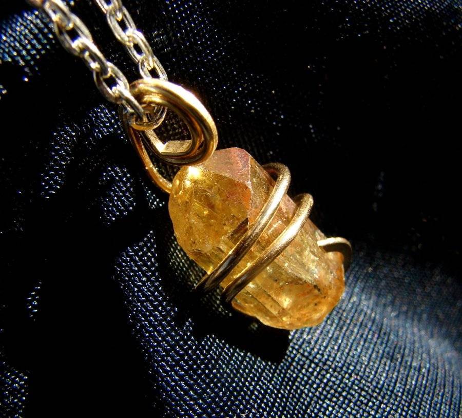APATITE GREEN AURA CRYSTAL PENDANT MERLIN'S GOLD 27 BRONZE