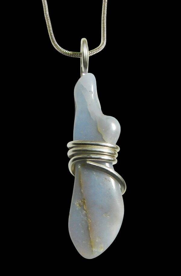 GENUINE ELLENSBURG TRUE BLUE AGATE PENDANT, MEDIUM BLUE #100