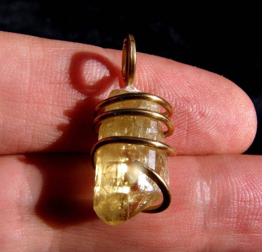 APATITE GREEN CRYSTAL  CRYSTAL PENDANT MERLIN'S GOLD #30 BRONZE