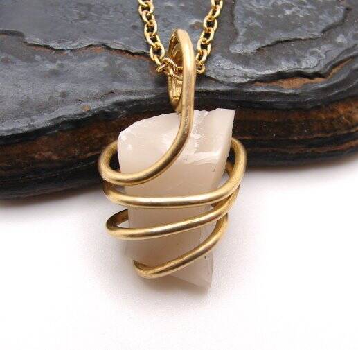 NOVACULITE PENDANT IN MERLIN'S GOLD - BE FREE AGAIN #64