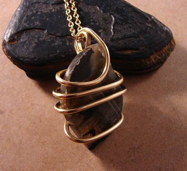NORTHERN LIGHTS LABRADORITE CRYSTAL PENDANT MERLIN'S GOLD BRONZE 10