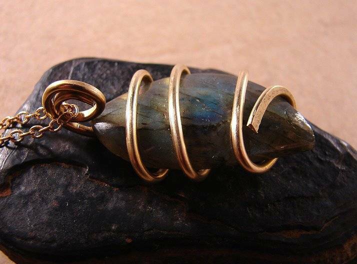 NORTHERN LIGHTS LABRADORITE CRYSTAL PENDANT MERLIN'S GOLD ANCIENT BRONZE #20