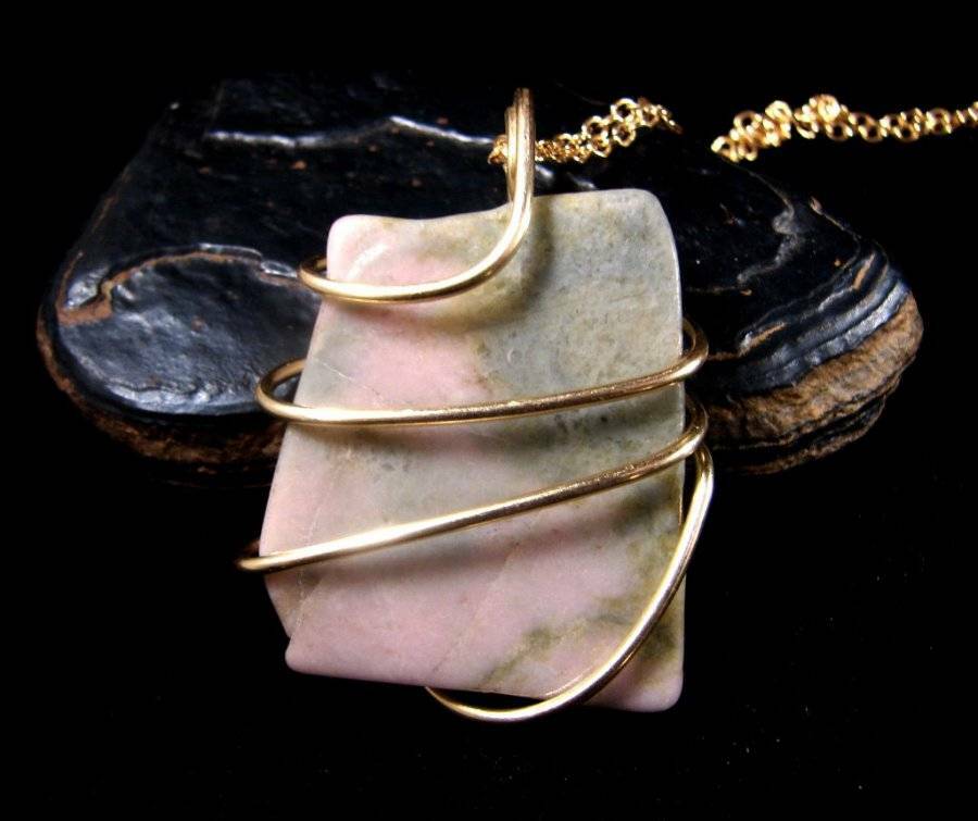 RADIANCE JASPER AMULET PENDANT IN MERLIN'S GOLD #21 Bronze