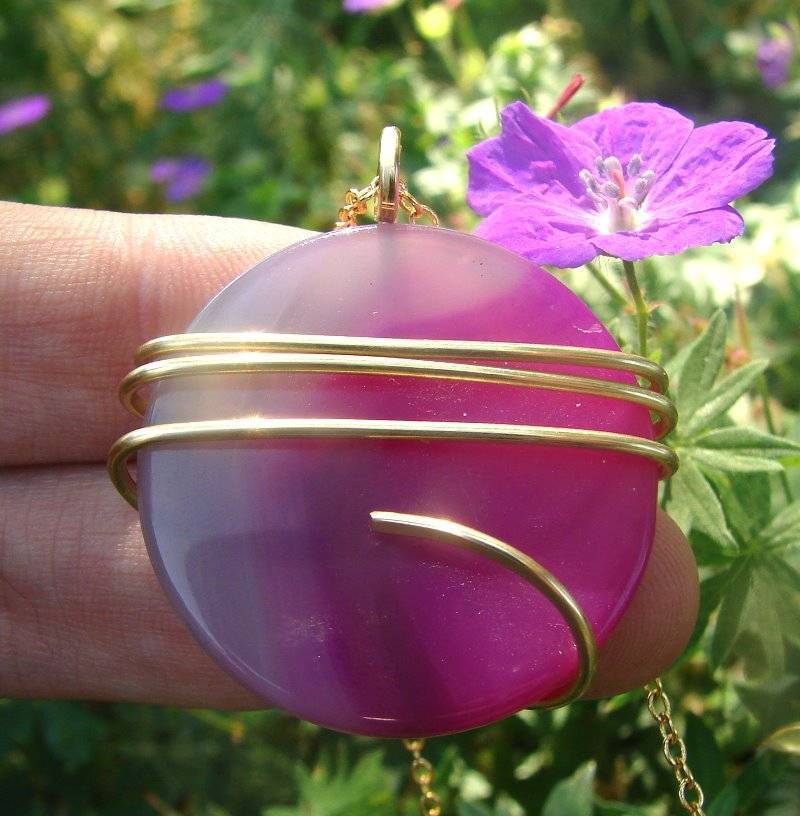 PINKiISH AGATE HEALING PENDANT BRONZE MERLIN'S GOLD- BALANCE CHAKRAS #105