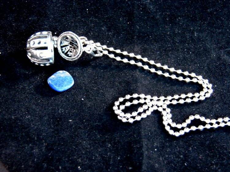 BLUE LAPIS STAINLESS STEEL PENDANT WITH 18" STAINLESS STEEL CHAIN