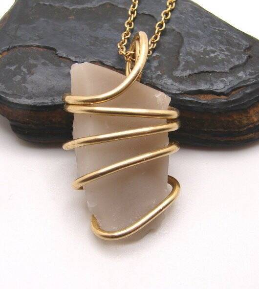 NOVACULITE PENDANT IN MERLIN'S GOLD - BE FREE AGAIN 56