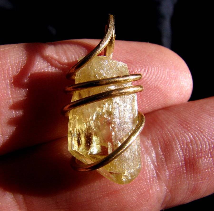 APATITE GREEN CRYSTAL  CRYSTAL PENDANT MERLIN'S GOLD #30 BRONZE