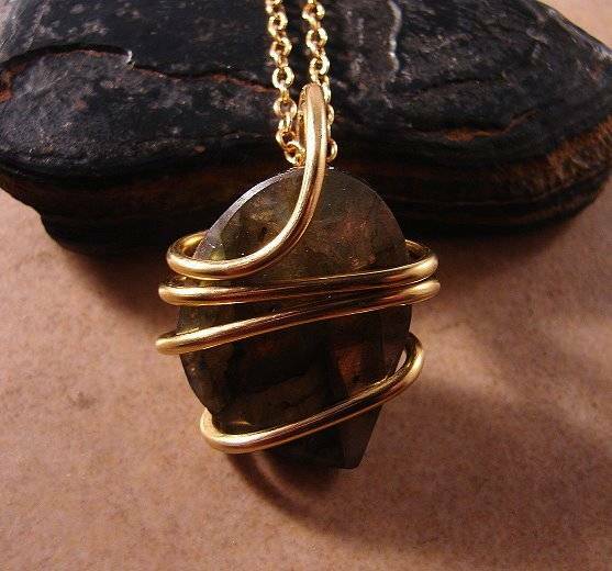 LABRADORITE CRYSTAL PENDANT MERLIN'S GOLD BRONZE 24 metaphysical
