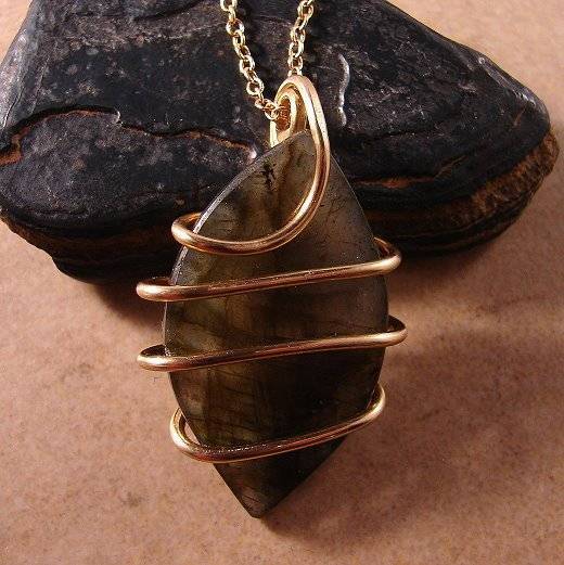 NORTHERN LIGHTS LABRADORITE CRYSTAL PENDANT MERLIN'S GOLD BRONZE 25