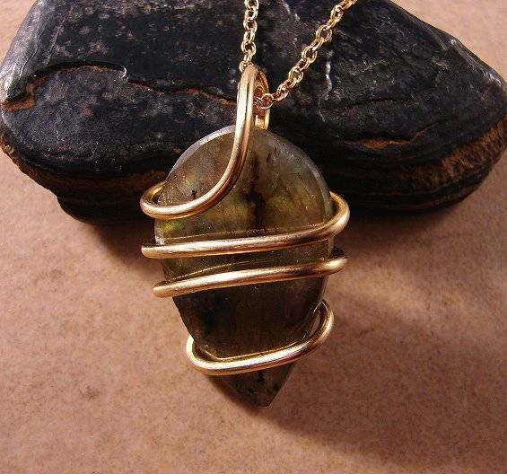LABRADORITE CRYSTAL PENDANT MERLIN'S BRONZE 21