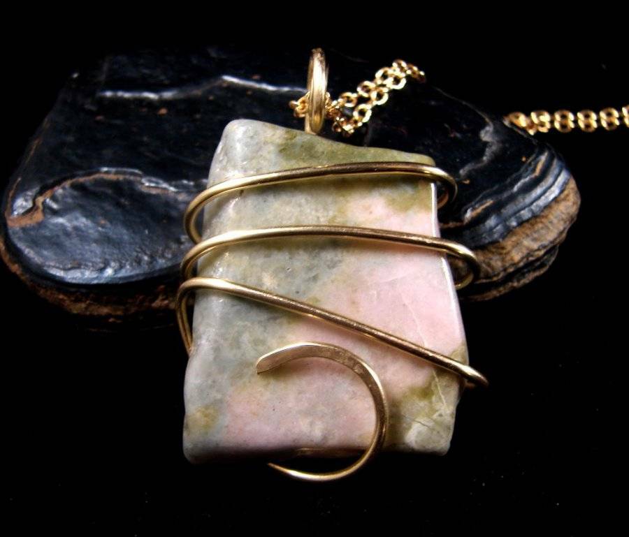 RADIANCE JASPER AMULET PENDANT IN MERLIN'S GOLD #21 Bronze
