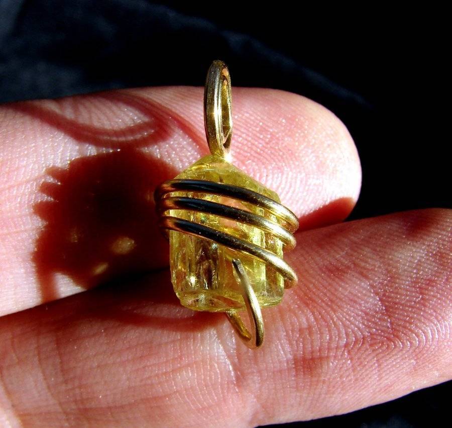 APATITE GREEN AURA CRYSTAL PENDANT MERLIN'S GOLD BRONZE #25