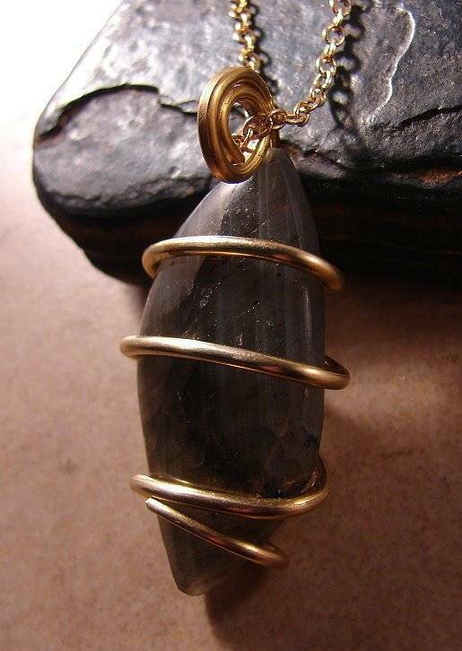 NORTHERN LIGHTS LABRADORITE CRYSTAL PENDANT MERLIN'S GOLD BRONZE 22