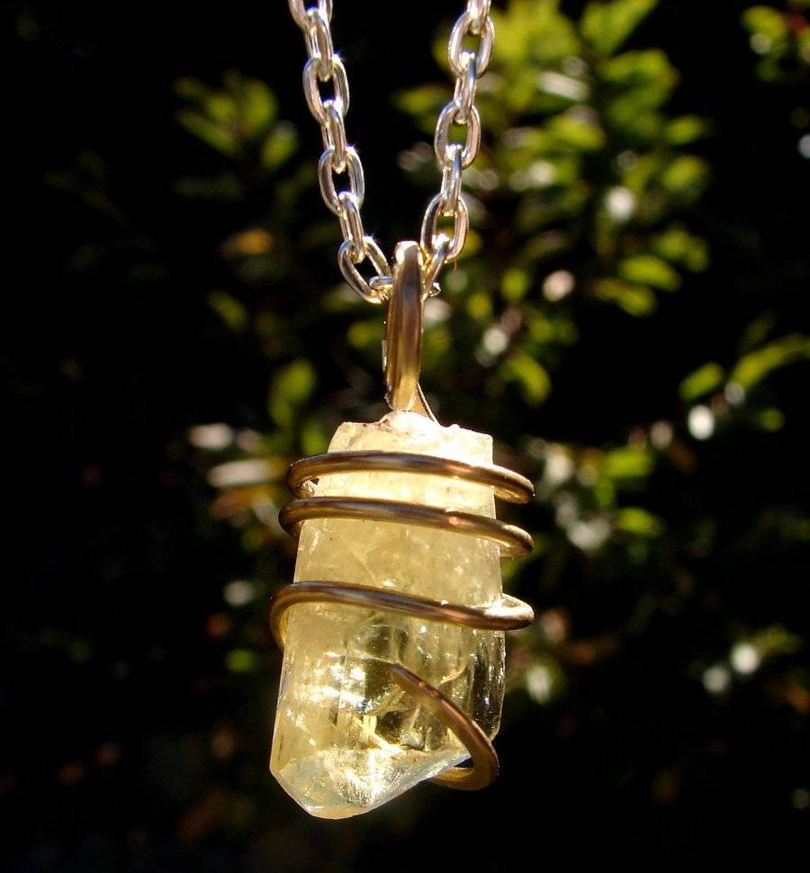 APATITE GREEN CRYSTAL  CRYSTAL PENDANT MERLIN'S GOLD #30 BRONZE