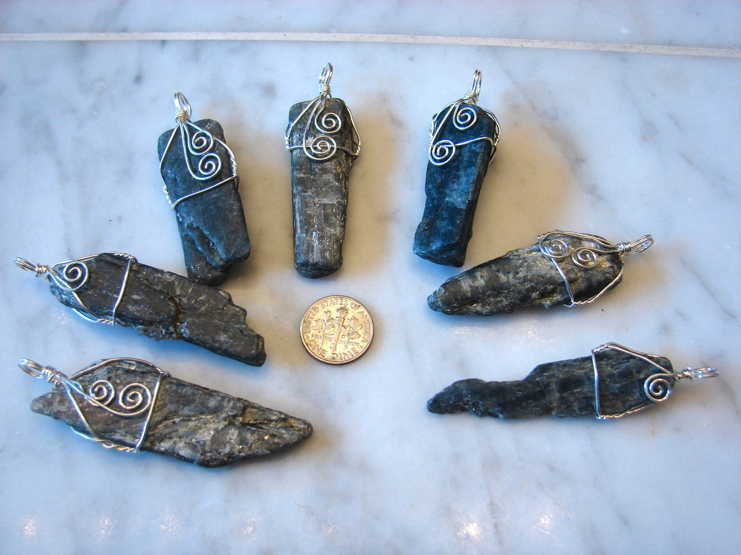 One HUGH Beautiful Natural Blue Kyanite Gemstone Pendant Necklace